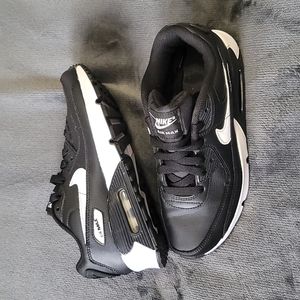 Nike Air max- like new!